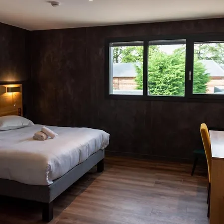 ホテル Logis - & Restaurant La Corne D 'abondance 3*