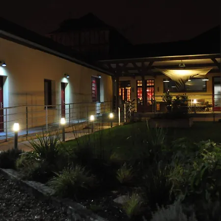 ホテル Logis - & Restaurant La Corne D 'abondance