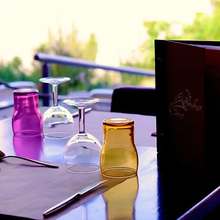 Logis - & Restaurant La Corne D 'abondance ホテル Bourgthéroulde