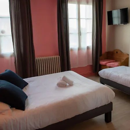 ホテル Logis - & Restaurant La Corne D 'abondance 3*