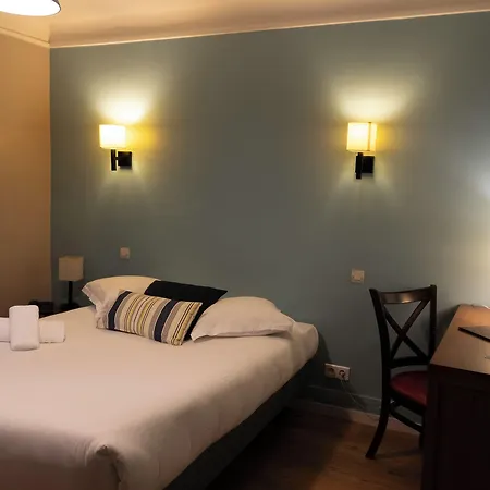Otel Logis - & Restaurant La Corne D 'abondance 3*