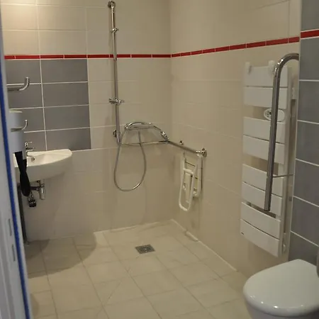 Otel Logis - & Restaurant La Corne D 'abondance 3*