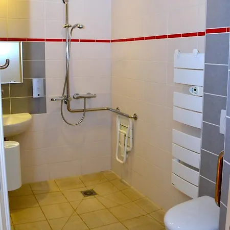 ホテル Logis - & Restaurant La Corne D 'abondance Bourgthéroulde