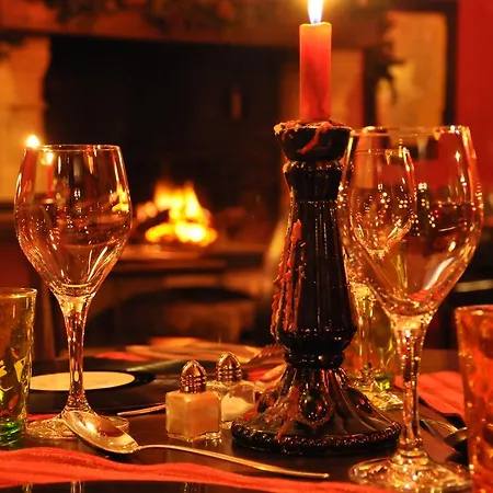 Отель Logis - & Restaurant La Corne D 'abondance 3*